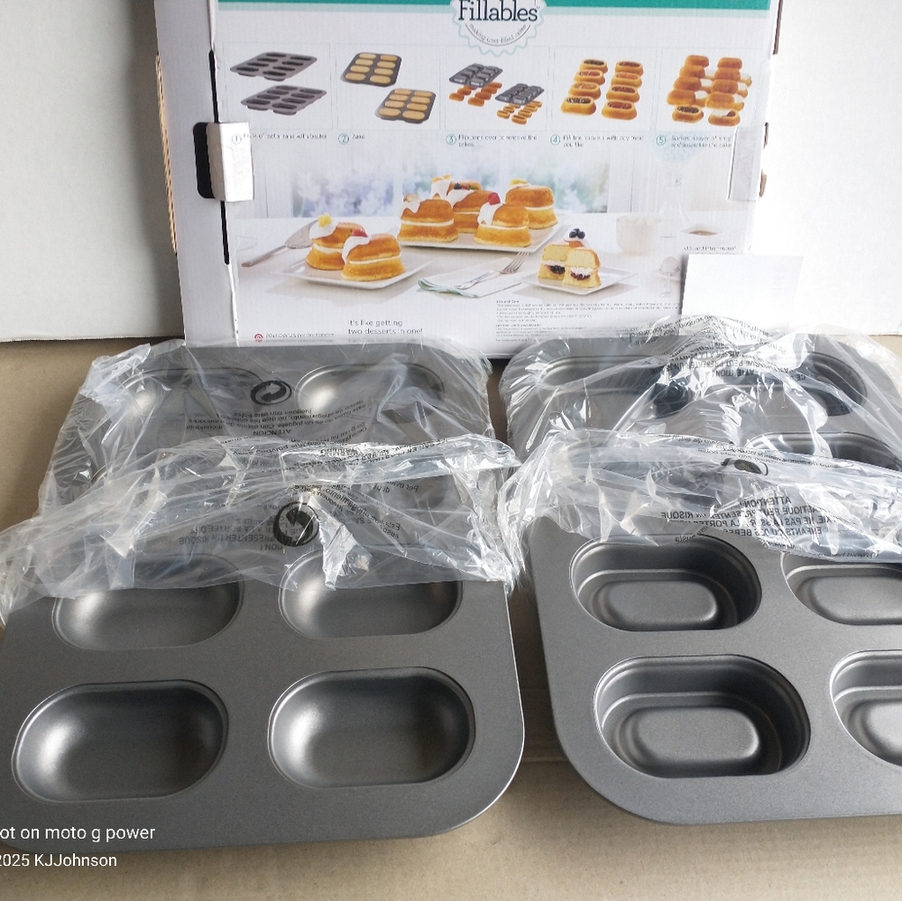 Fillables 8 Cup Nonstick 2 Piece Cake Pan Treat Filled Mini Cakes Twinkies NIB